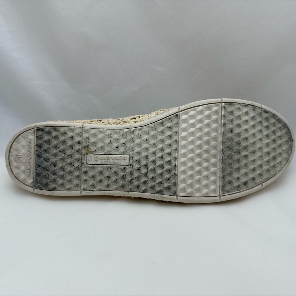 Cream Crochet Slip-On Flats Boho Grandmacore VTG Inspired Size 9.5 Airwalk 🧡 - Picture 7 of 10